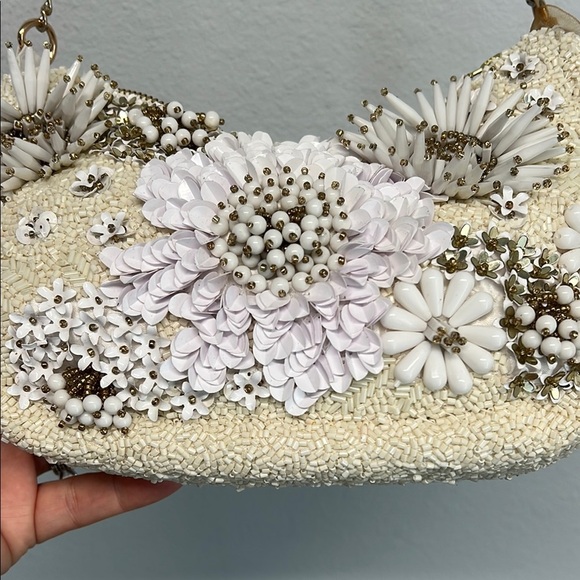 Elegant Cream and White 3D Floral Shoulder Bag 💜✨ - Picture 7 of 7